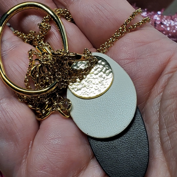 Stunning Stella & Dot Color Pop Pendant. 26" chain with 3" extender. - Picture 11 of 16